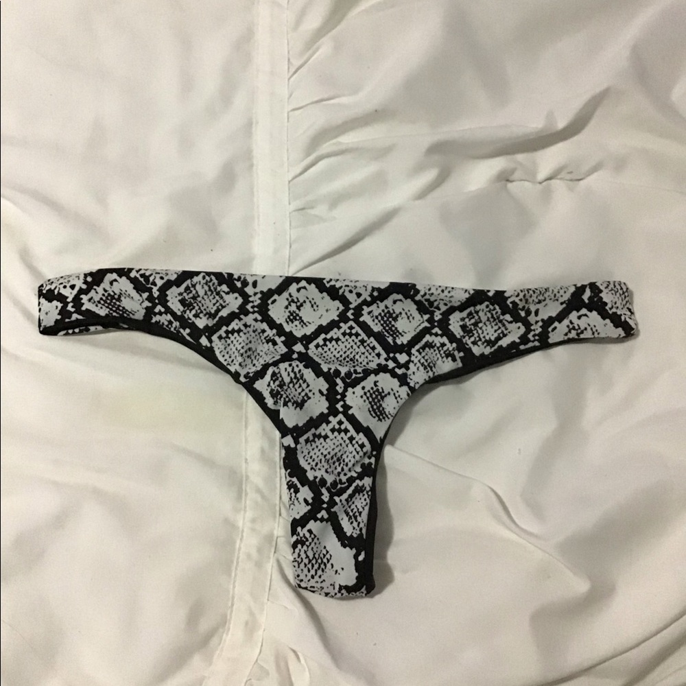 Kanoa kinis thong bottoms
